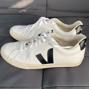 Veja Size 9 EURO 40